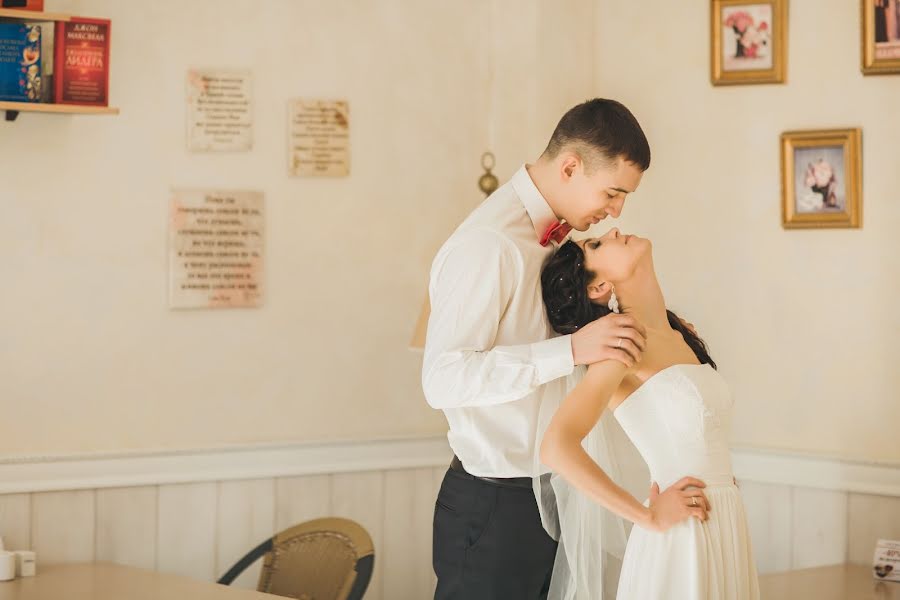 結婚式の写真家Oksana Ladygina (oxanaladygina)。2014 4月14日の写真