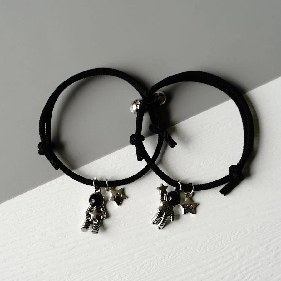 Bracelet astronaute Simple Dream Star Picking, un bijou unique pour attraper les étoiles et réaliser vos rêves, un cadeau parfait pour les rêveurs.