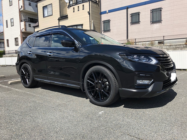 エクストレイルのホイール交換・車高調整・タイヤ交換・ドライブに関するカスタム事例の投稿画像1枚目