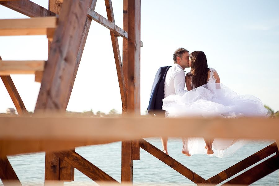 Fotografo di matrimoni Diana Cherecheș (dianachereches). Foto del 12 aprile 2016