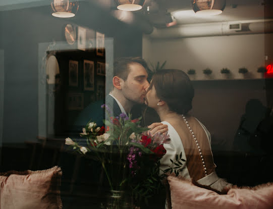 Fotografo di matrimoni Nadine Petrenko (pictureswithlove). Foto del 25 aprile 2022