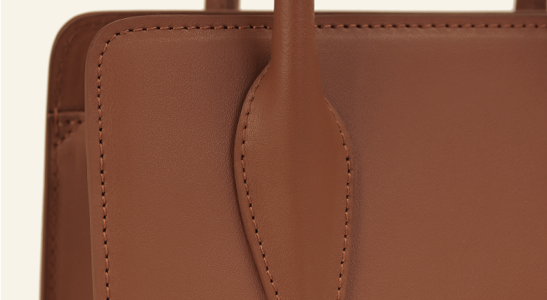Compacte vierkante leren schoudertas voor commuters. Eén-schouder messenger bag, ideaal voor werk, studie of een dagje uit in de stad.