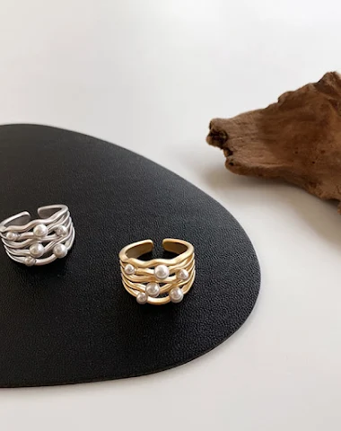 Bague perle en métal irrégulier. Un - 2