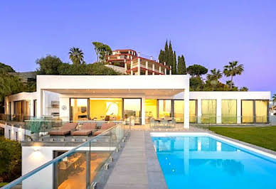 Villa with pool 4