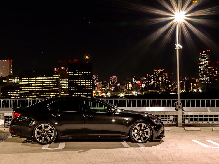 GSの立体駐車場・黒光り・東京夜景・変態パトロール・9月6日は黒の日に関するカスタム事例の投稿画像6枚目