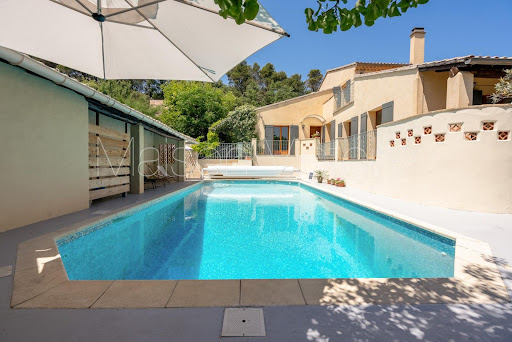 Maison avec piscine 2