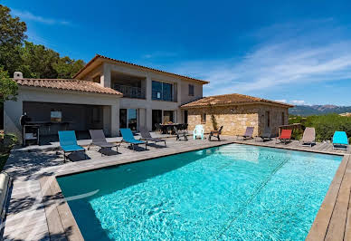 Villa avec piscine et terrasse 18