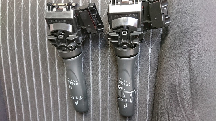 アルトワークスの時間調整式ワイパー・アルトワークス・ネジ2個外すだけ・オススメDIYに関するカスタム事例の投稿画像2枚目