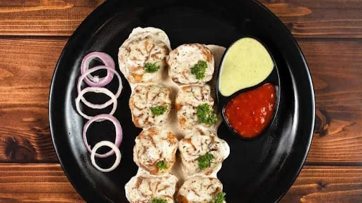 Chicken Afghani Momos [8 Pieces]