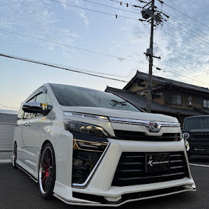 ヴォクシー ZRR80W