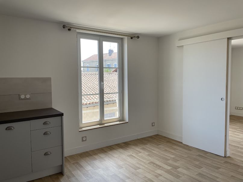 Location  appartement 2 pièces 54.82 m² à Saint-Léonard-de-Noblat (87400), 600 €