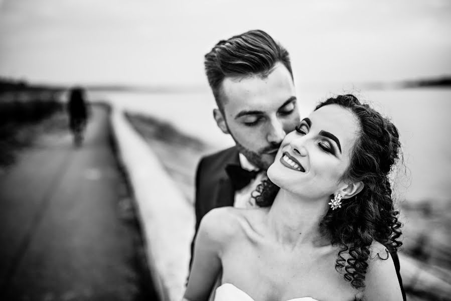 Fotógrafo de casamento Laurentiu Nica (laurentiunica). Foto de 15 de janeiro 2019