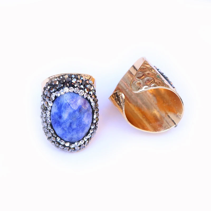 Natural Agate Jade Ring Cut for Men and Women. An elegant jewelry piece enhancing your style with natural beauty and exc