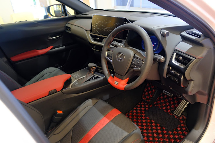 UXのレクサス・LEXUS・納車・納車されましたに関するカスタム事例の投稿画像2枚目
