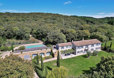 Propriété avec piscine et jardin 18