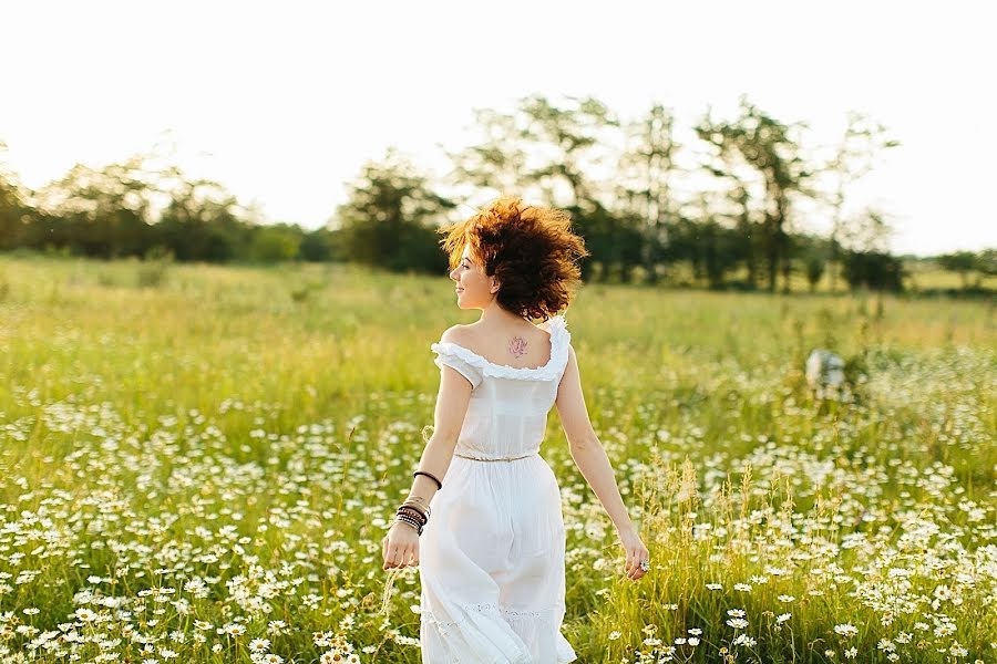 Fotógrafo de casamento Viktoriya Khruleva (victori). Foto de 25 de junho 2015