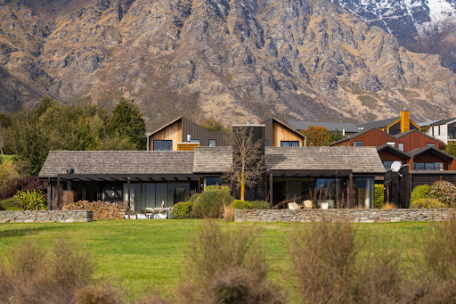 House purchase in Queenstown (New Zealand) - Modern house with mountain view