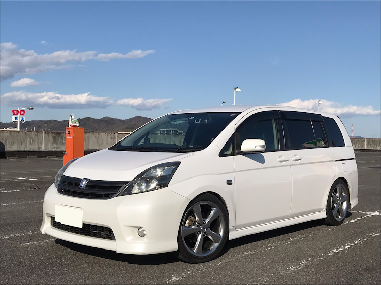 アイシスのDIY・車高調取付に関するカスタム事例の投稿画像1枚目