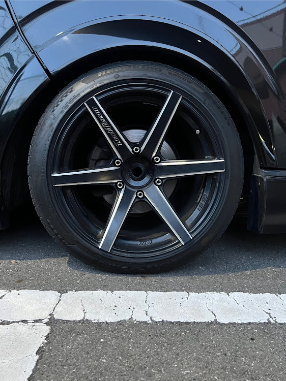 ハイエースバンのハイエース・225/50R18・ハイエースオーナーと繋がりたい・レンソ・9.5Jに関するカスタム事例の投稿画像3枚目