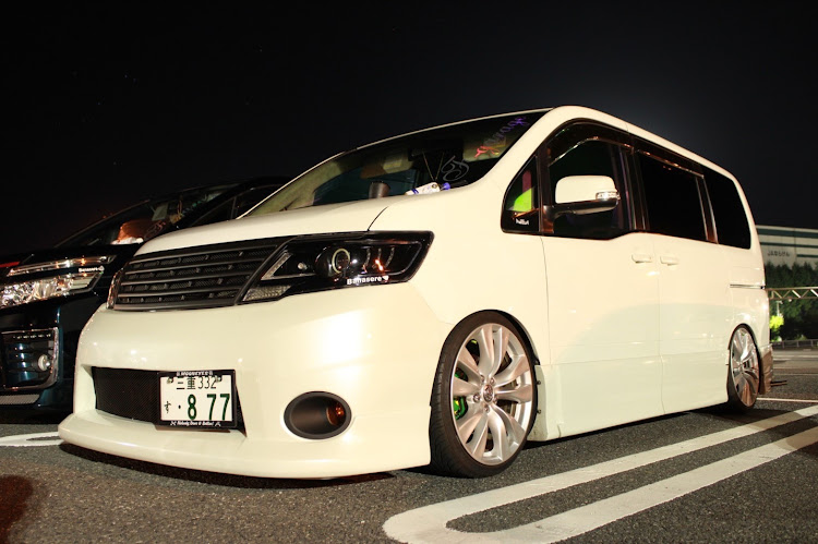 セレナのバナセレ♡・F-garage family・針テラスMT・セレナC25・夏の終わりに関するカスタム事例の投稿画像1枚目