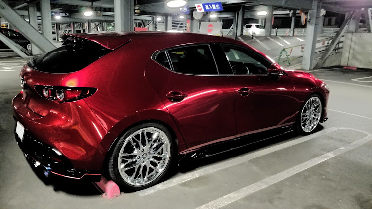 MAZDA3のちょいワル・車が好きな人と繋がりたい・マツダ好きと繋がりたい・ソウルレッド・緊急事態宣言延長に関するカスタム事例の投稿画像2枚目