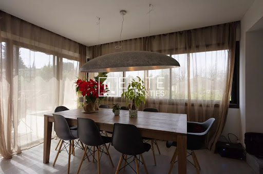 Maison avec piscine et jardin 4