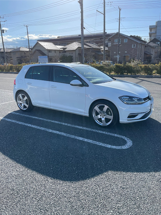 ゴルフ7の千葉県民・洗車・社外アルミホイール・フォルクスワーゲンGolf・TSIハイラインに関するカスタム事例の投稿画像2枚目