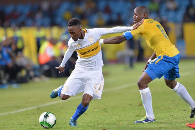 Teko Modise of Cape Town City FC and Hlompho Kekana of Mamelodi Sundowns during the Absa Premiership match between Mamelodi Sundowns and Cape Town City FC at Loftus Versfeld Stadium on December 19, 2017 in Pretoria.