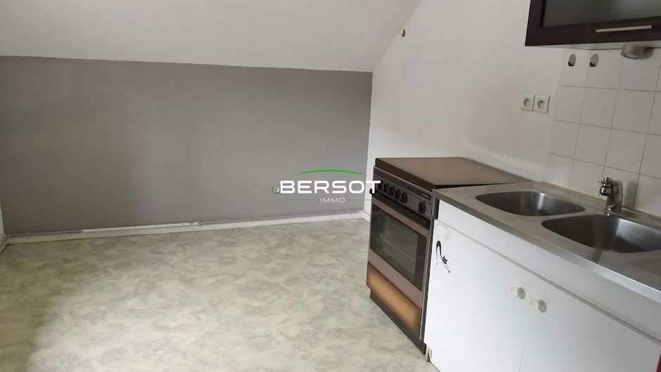 Location  appartement 2 pièces 37.8 m² à Sermamagny (90300), 375 €