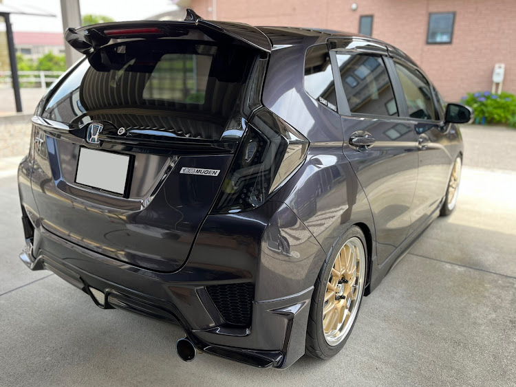 フィットの横からショット・大陸からの着弾物・テールランプ交換・洗車・デモンストレーション付に関するカスタム事例の投稿画像5枚目