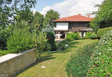 House with garden and terrace 2