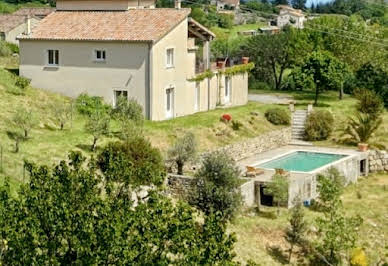 Maison avec piscine et terrasse 10