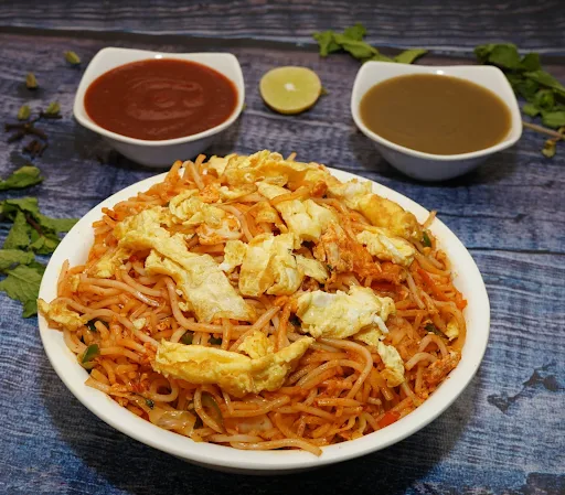 Schezwan Egg Fried Noodles