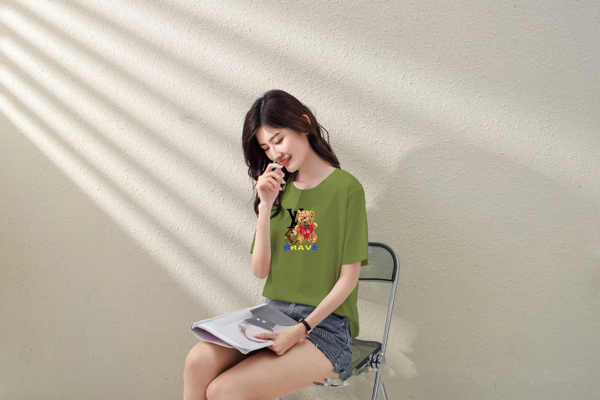 Ženska majica okruglog izreza i kratkim rukavima, korejski stil, lagana i udobna za studente, idealna za leto, moderna i prijatna.