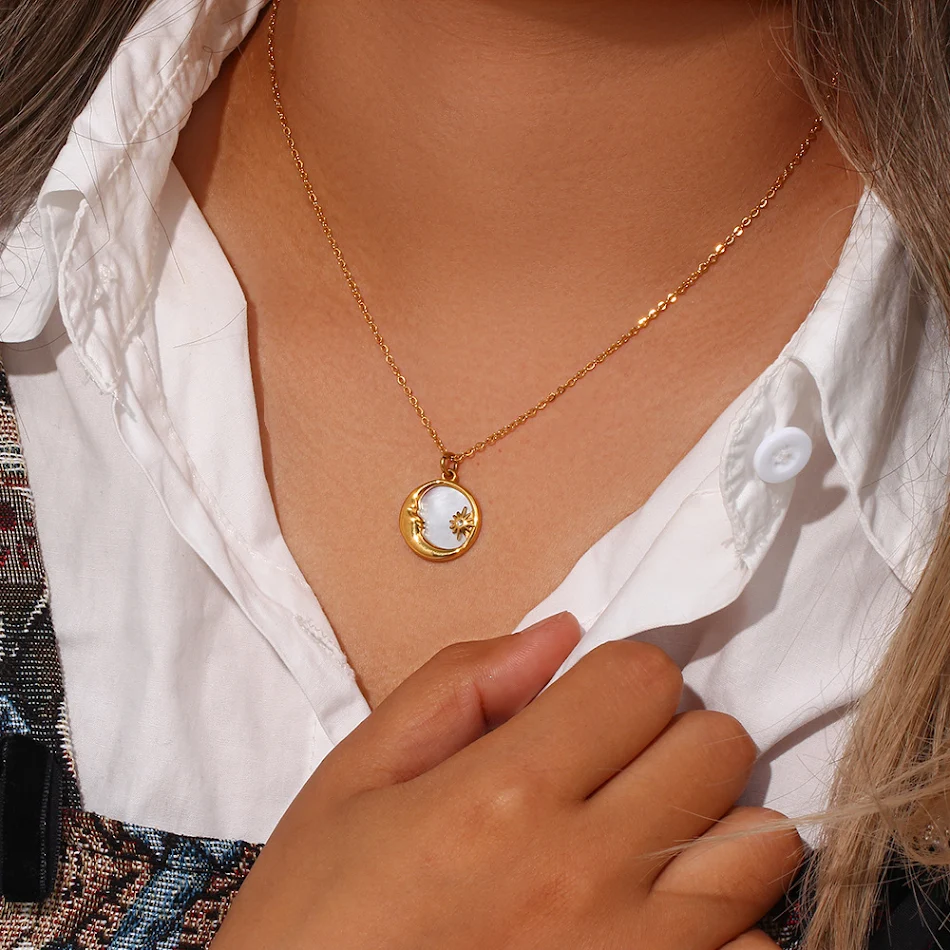 Colar de Lua de Concha Versátil e Popular. Um acessório elegante e perfeito para uso diário, combinando com qualquer look e ocasião.