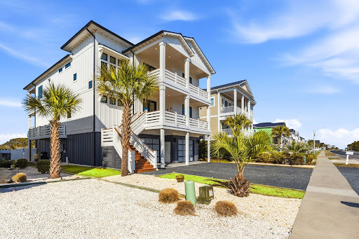 Buy this luxury house in Ocean Isle Beach (United States) - Modern house with palm trees and balcony