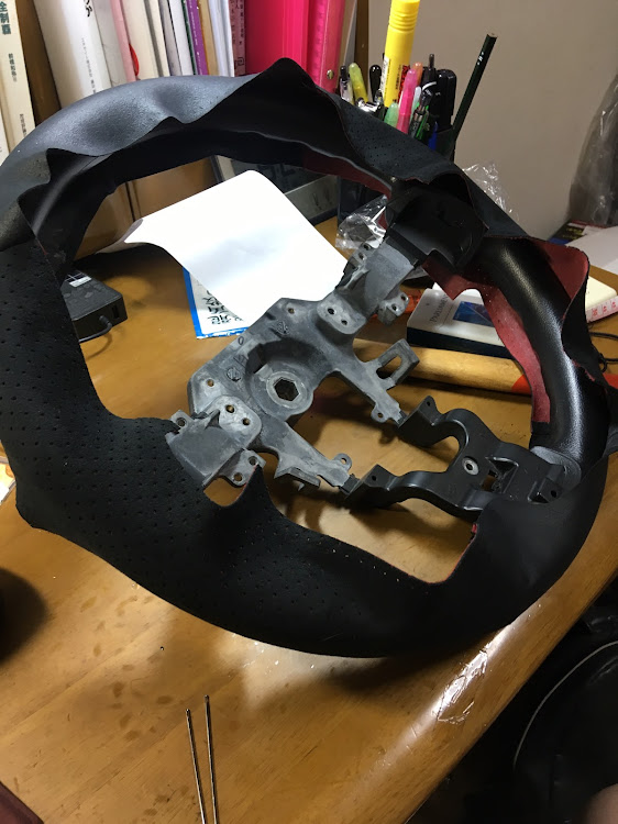 デミオのDIY・ステアリング塗装・ステアリングカバー自作・DEデミオに関するカスタム事例の投稿画像3枚目