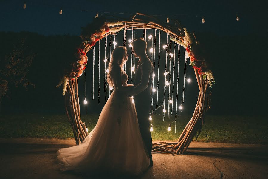 Fotógrafo de casamento Denis Khuseyn (legvinl). Foto de 27 de março 2022