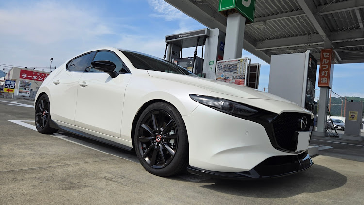 MAZDA3のMAZDA3ファストバック・７月もよろしくお願いいたしますに関するカスタム事例の投稿画像3枚目