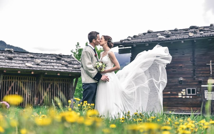 Pulmafotograaf Verena Tschugg (verenatschugg). Foto tehtud 11 mai 2019