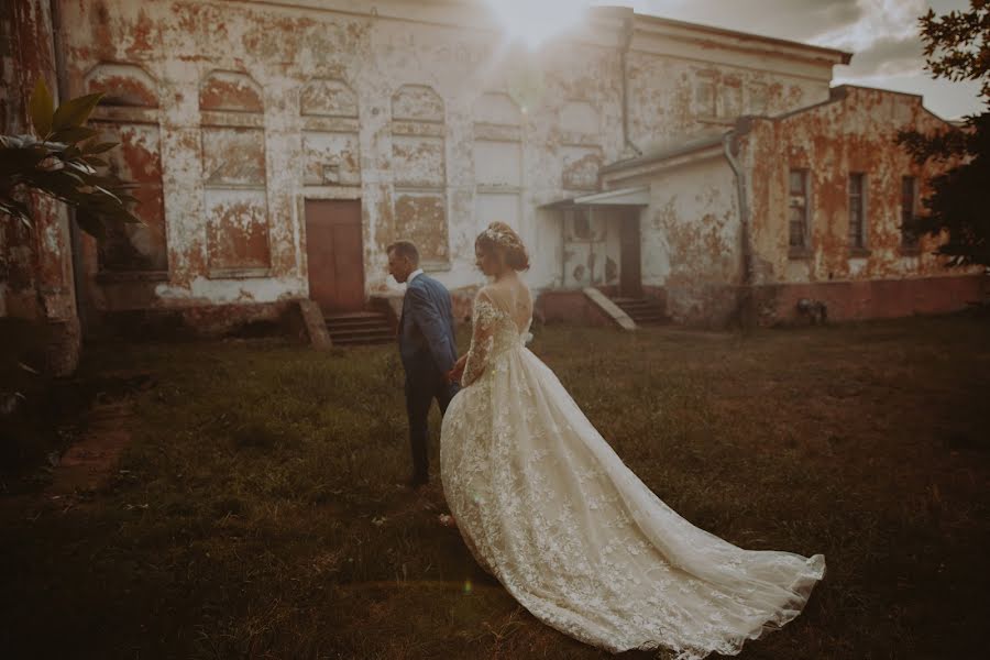 Wedding photographer Darya Klyavlina (loofirs). Photo of 16 August 2019