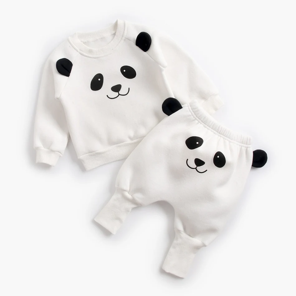 Ensemble de sweat-shirt en velours Baby Plus Douceur et chaleur pour votre bébé. Parfait pour l'hiver. Tenue confortable et élégante pour les tout-petits.