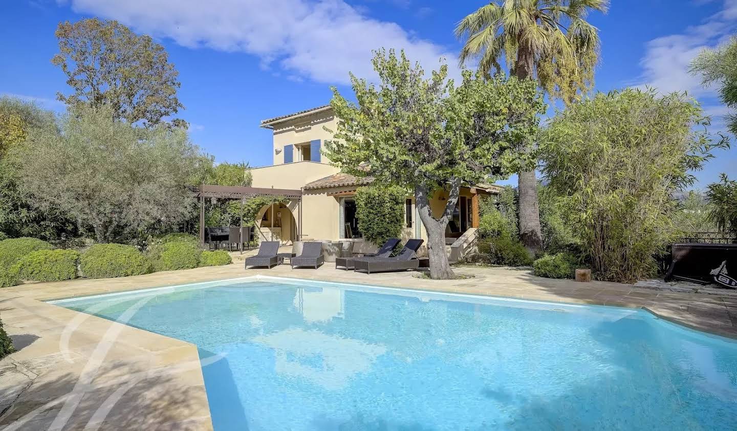 Property with pool Valbonne