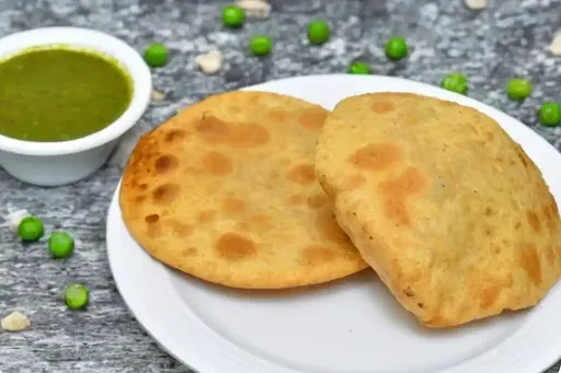 Paneer Pyaaz Kachori [4 Pieces] With Boondi Raita