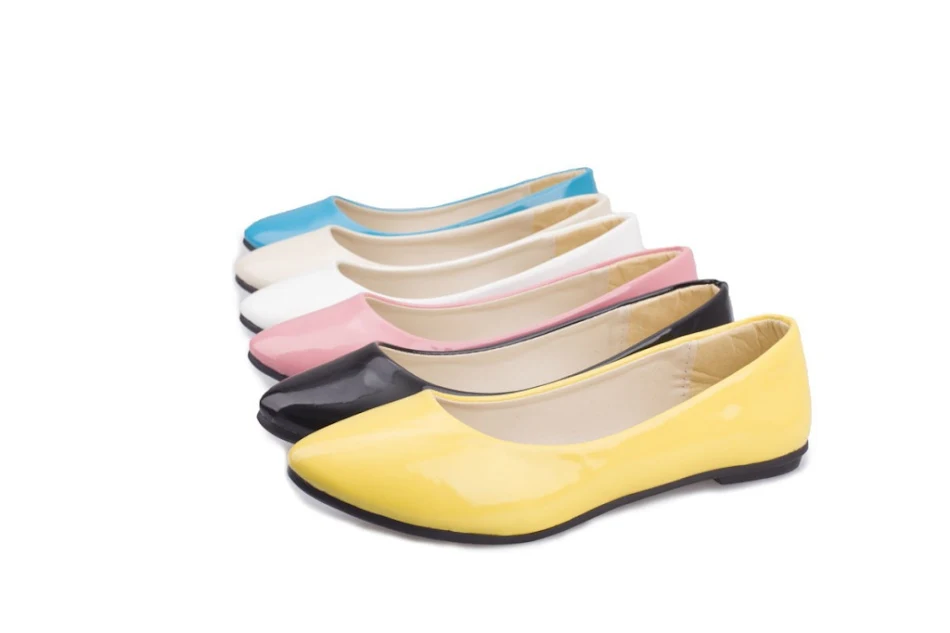 Chaussures plates de style coréen à bout pointu pour femmes. Confortables et élégantes, parfaites pour toutes les tenues.