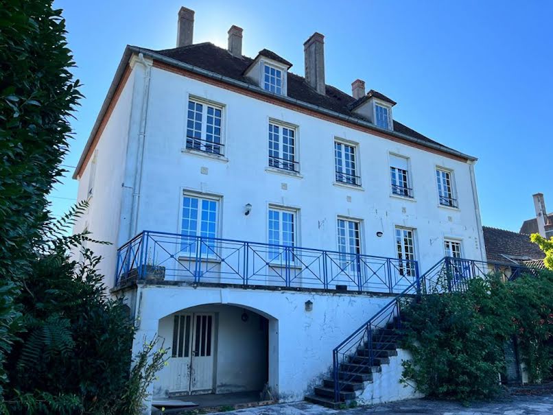 Vente maison 10 pièces 315 m² à Ainay-le-Château (03360), 220 000 €