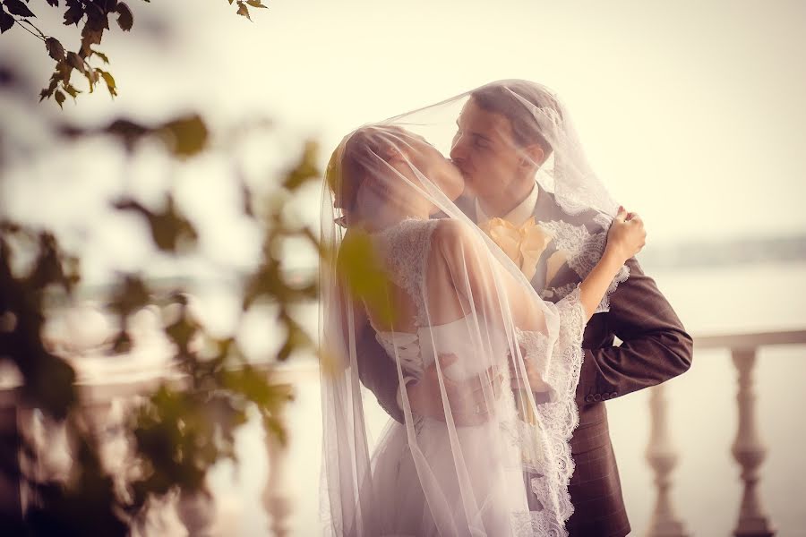 Fotógrafo de casamento Yuriy Bondarev (bondrevura). Foto de 8 de outubro 2014