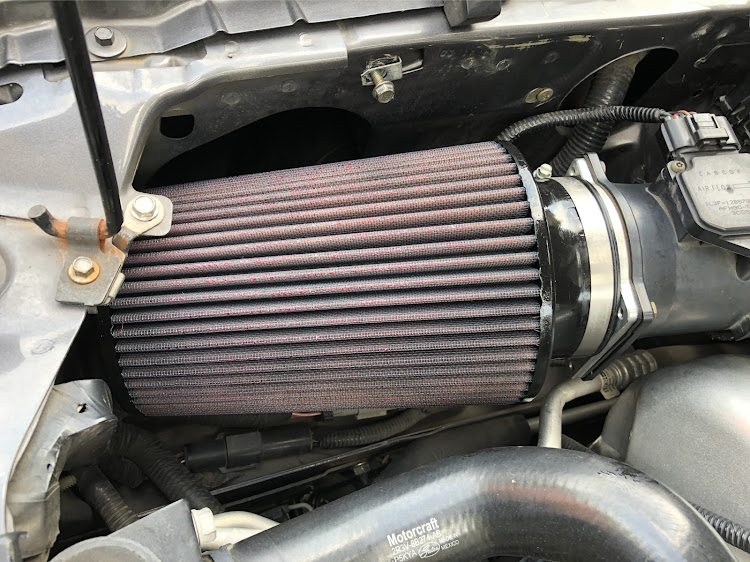 マスタングSVTコブラのSVT cobra・マスタング・エアフィルター清掃に関するカスタム事例の投稿画像1枚目