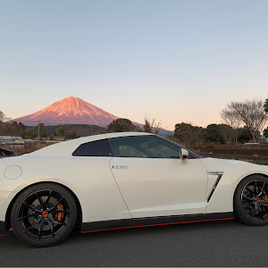 NISSAN GT-R