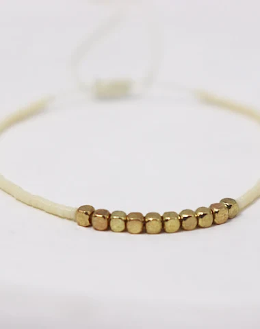 Pulseira artesanal com contas de co - 2